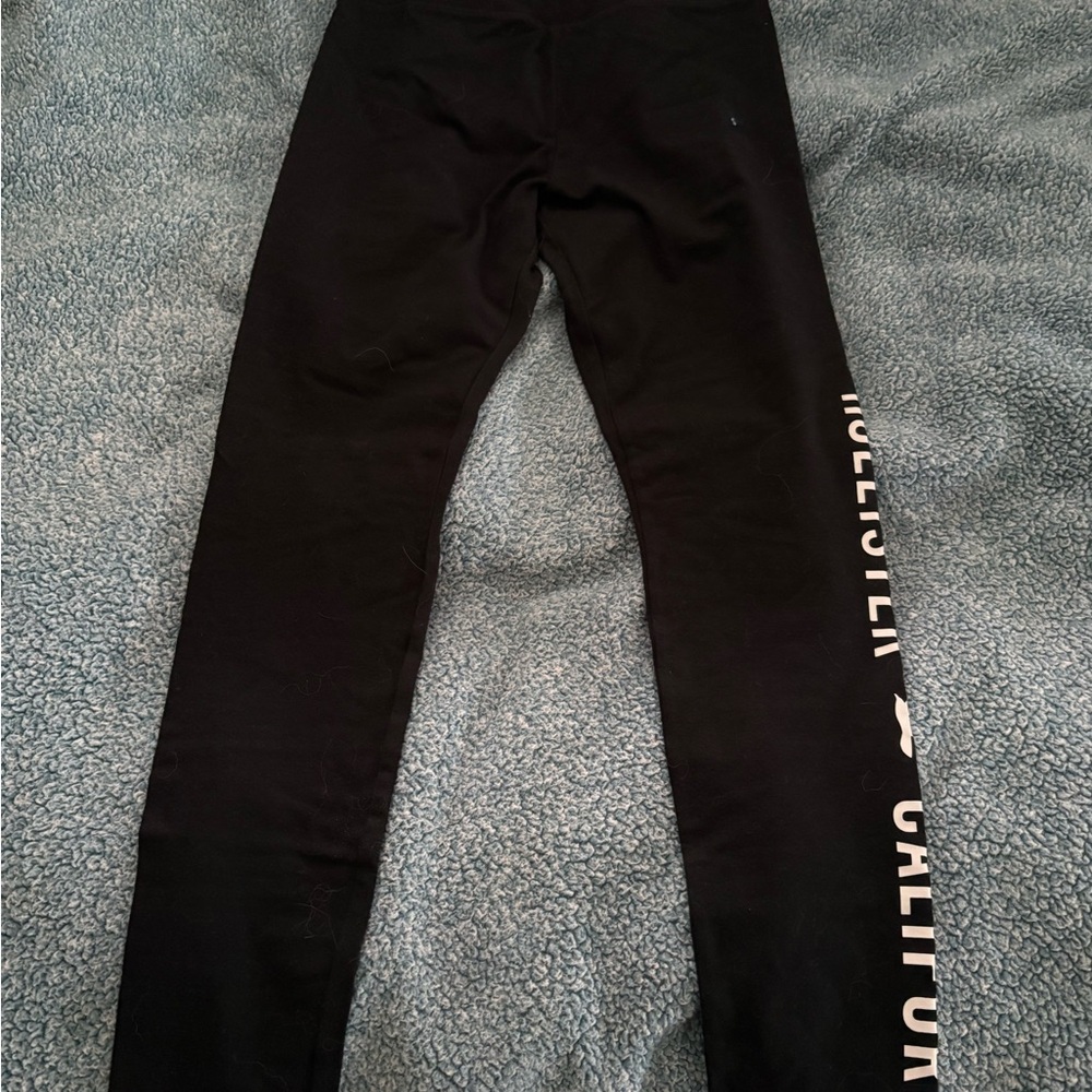 Hollister Ultra High-Rise Jersey Leggings in Black